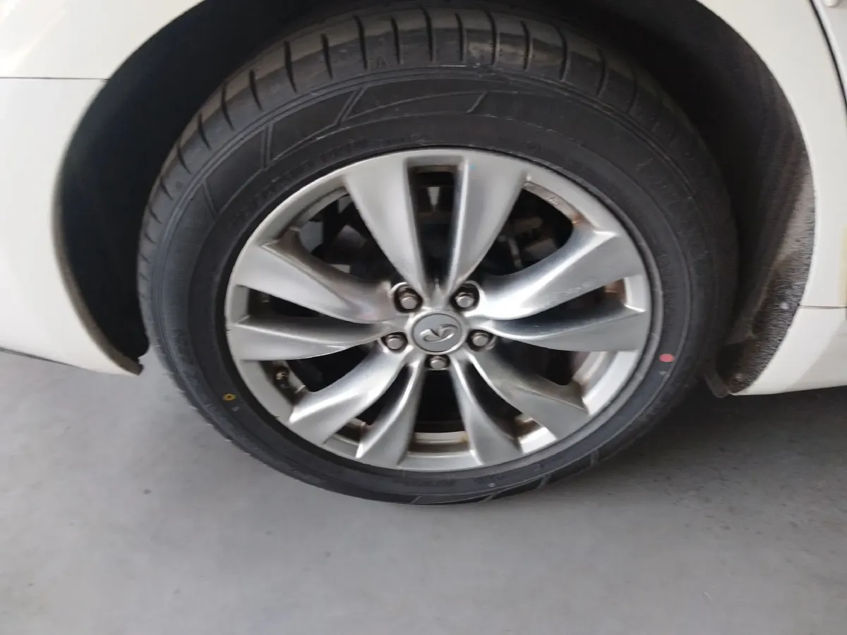 2013 Infiniti Q70 2.5L 235HP V6 7AT,autocango,china used car exporter,china ev exporter,chinese used car exporter,chinese used ev exporter