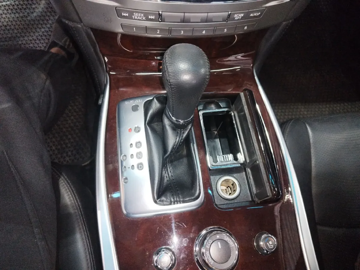 2013 Infiniti Q70 2.5L 235HP V6 7AT,autocango,china used car exporter,china ev exporter,chinese used car exporter,chinese used ev exporter