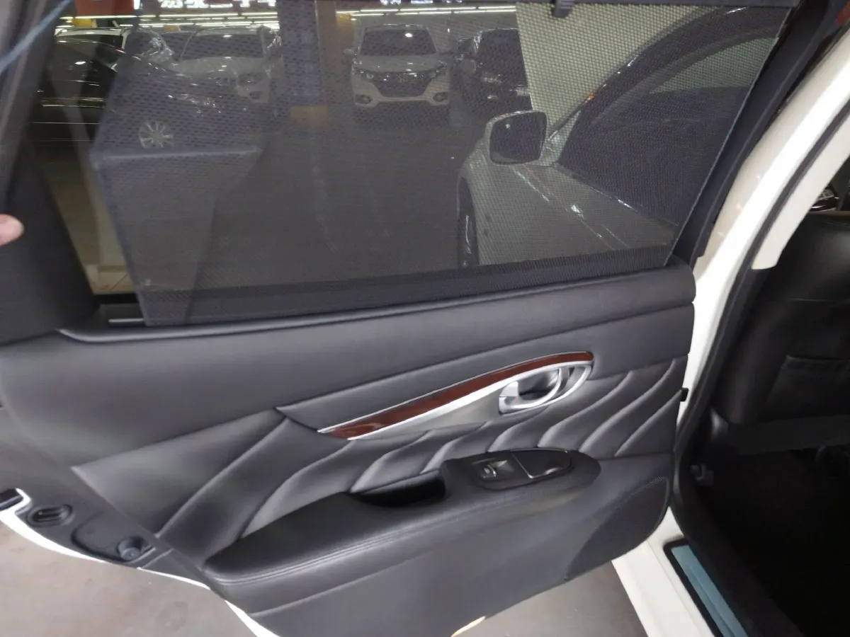 2013 Infiniti Q70 2.5L 235HP V6 7AT,autocango,china used car exporter,china ev exporter,chinese used car exporter,chinese used ev exporter