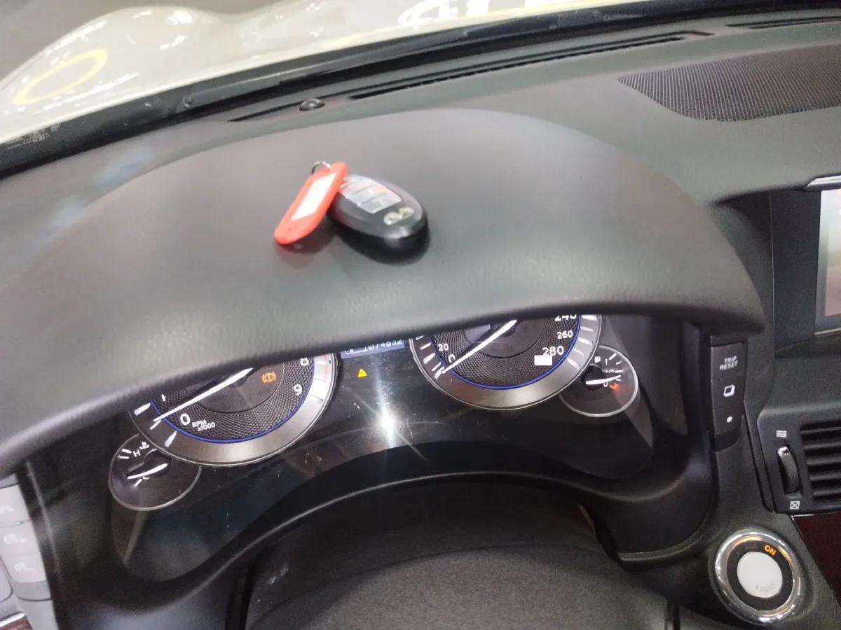 2013 Infiniti Q70 2.5L 235HP V6 7AT,autocango,china used car exporter,china ev exporter,chinese used car exporter,chinese used ev exporter