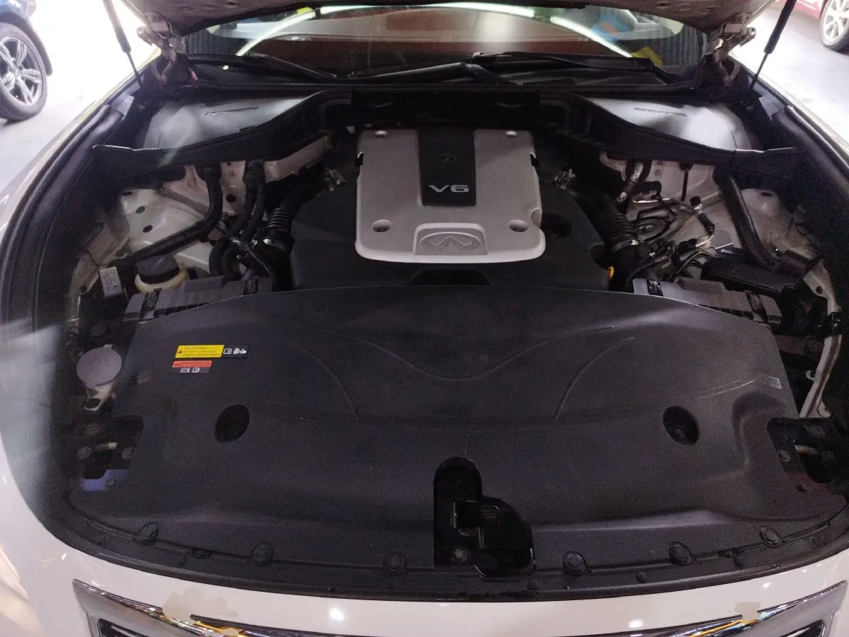 2013 Infiniti Q70 2.5L 235HP V6 7AT,autocango,china used car exporter,china ev exporter,chinese used car exporter,chinese used ev exporter