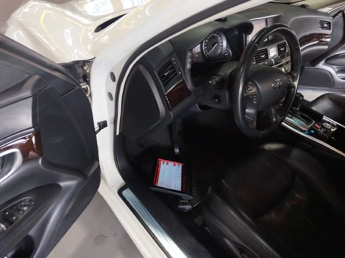 2013 Infiniti Q70 2.5L 235HP V6 7AT,autocango,china used car exporter,china ev exporter,chinese used car exporter,chinese used ev exporter