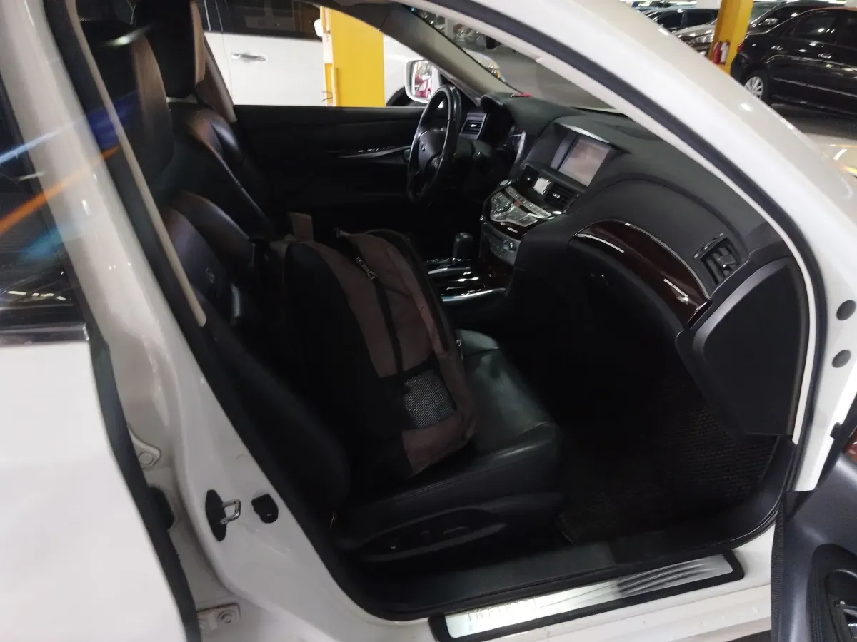 2013 Infiniti Q70 2.5L 235HP V6 7AT,autocango,china used car exporter,china ev exporter,chinese used car exporter,chinese used ev exporter