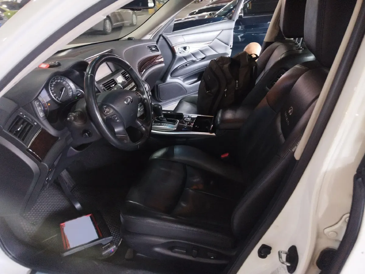 2013 Infiniti Q70 2.5L 235HP V6 7AT,autocango,china used car exporter,china ev exporter,chinese used car exporter,chinese used ev exporter