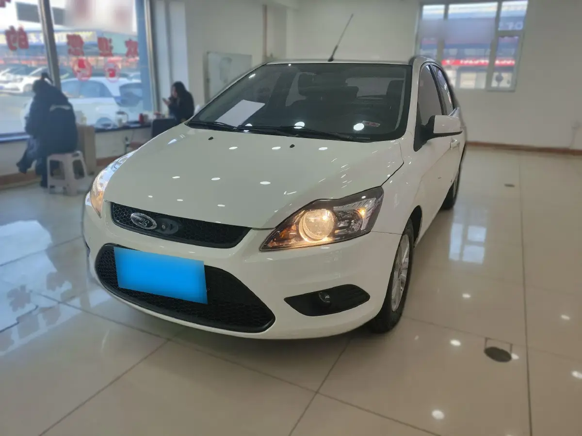 2013 Ford Focus 1.8L 124HP L4 5MT