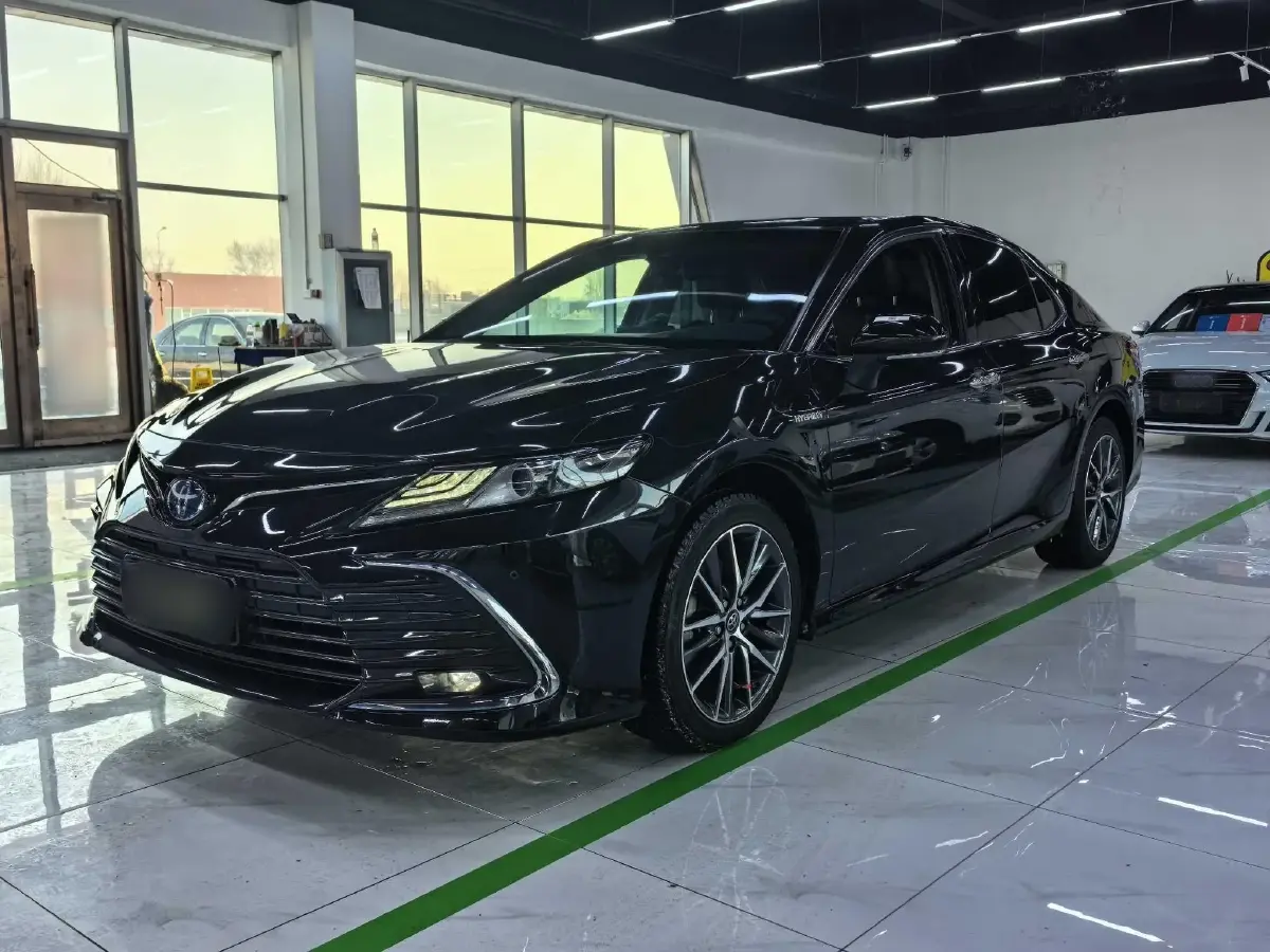 2021 Toyota Camry 2.5L 178HP L4 E-CVT Hybrid