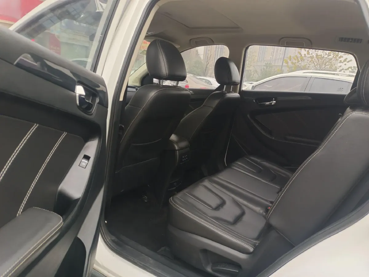 2017 DongFeng Fengon Fengon 580 1.5T 150HP L4 CVT,autocango,china used car exporter,china ev exporter,chinese used car exporter,chinese used ev exporter