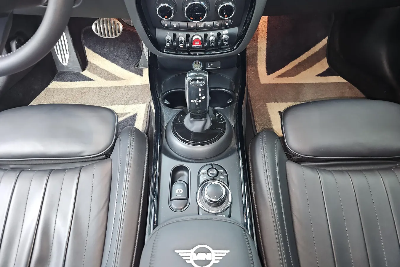 2023 MINI JCW CLUBMAN 2.0T 272HP L4 8AT,autocango,china used car exporter,china ev exporter,chinese used car exporter,chinese used ev exporter