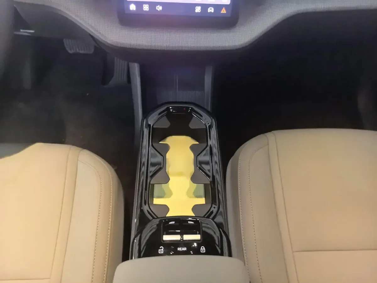 2025 Volvo EX30 BEV 66KWH,autocango,china used car exporter,china ev exporter,chinese used car exporter,chinese used ev exporter