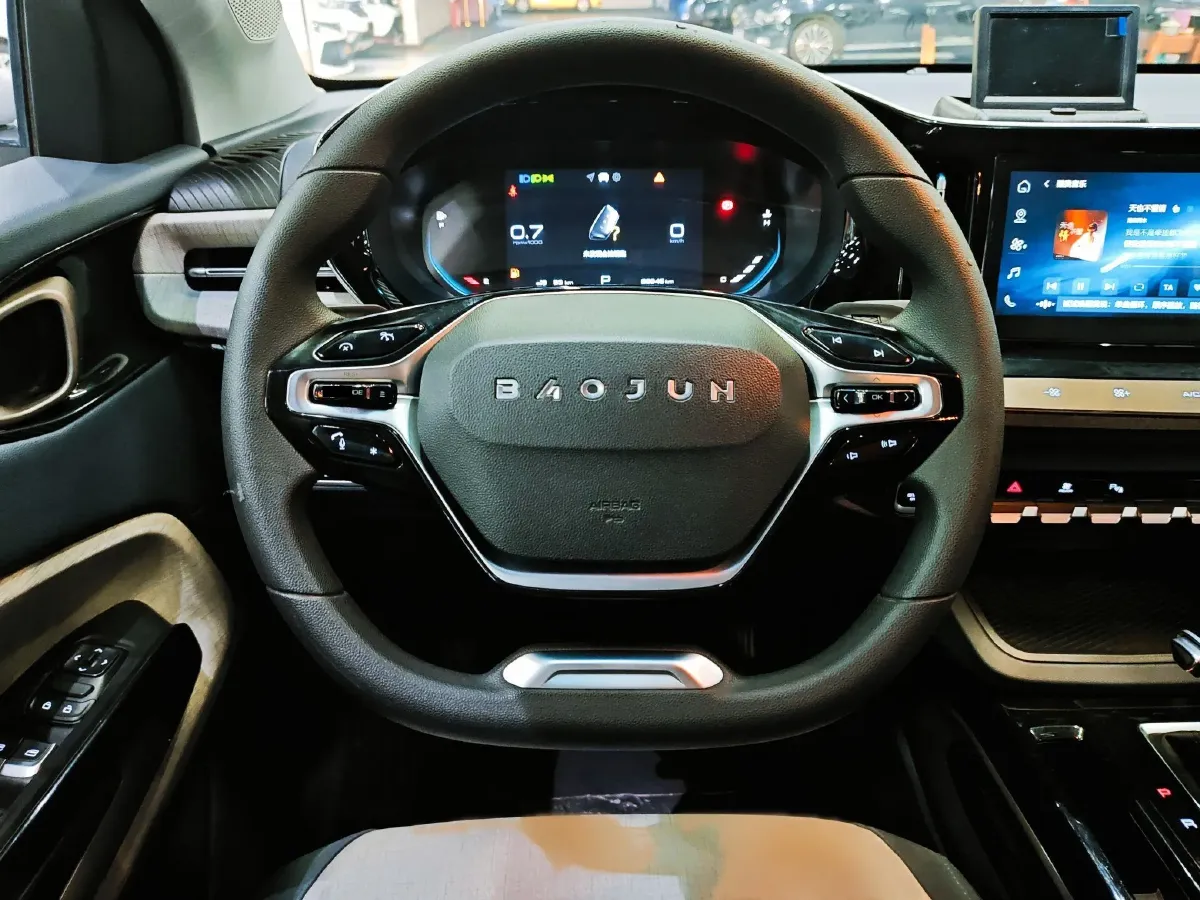 2019 BaoJun RM-5 1.5T 147HP L4 CVT,autocango,china used car exporter,china ev exporter,chinese used car exporter,chinese used ev exporter