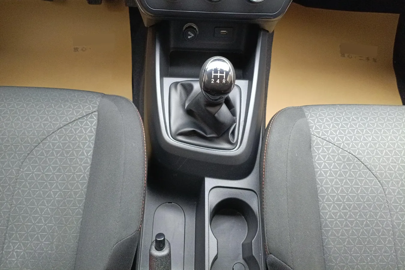 2022 DongFeng Fengon Fengon 380 1.5L 112HP L4 5MT,autocango,china used car exporter,china ev exporter,chinese used car exporter,chinese used ev exporter