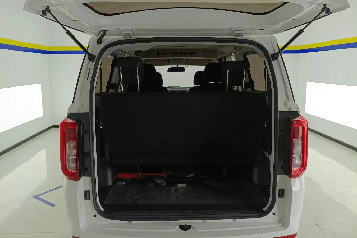 2022 DongFeng Fengon Fengon 380 1.5L 112HP L4 5MT,autocango,china used car exporter,china ev exporter,chinese used car exporter,chinese used ev exporter