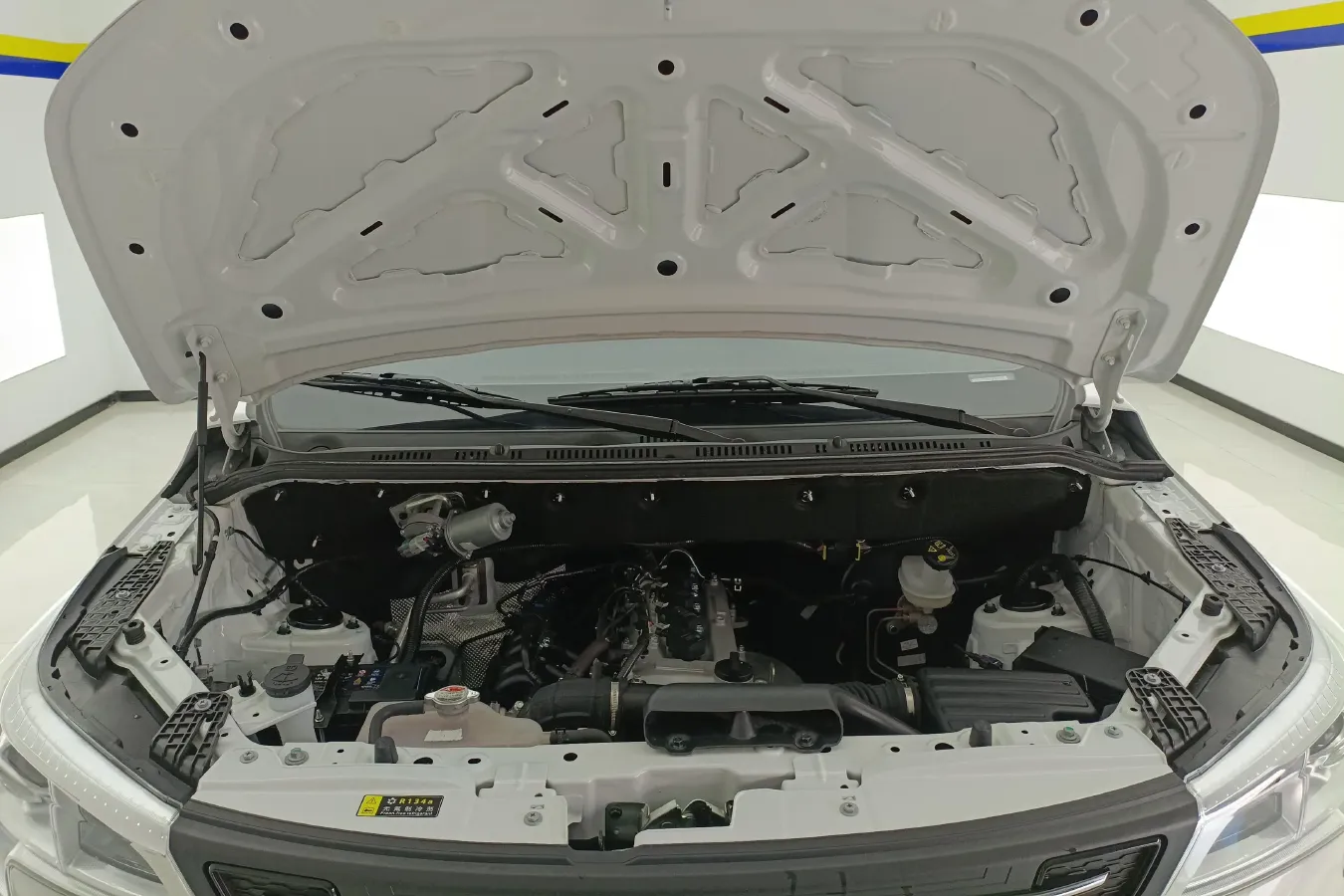 2022 DongFeng Fengon Fengon 380 1.5L 112HP L4 5MT,autocango,china used car exporter,china ev exporter,chinese used car exporter,chinese used ev exporter