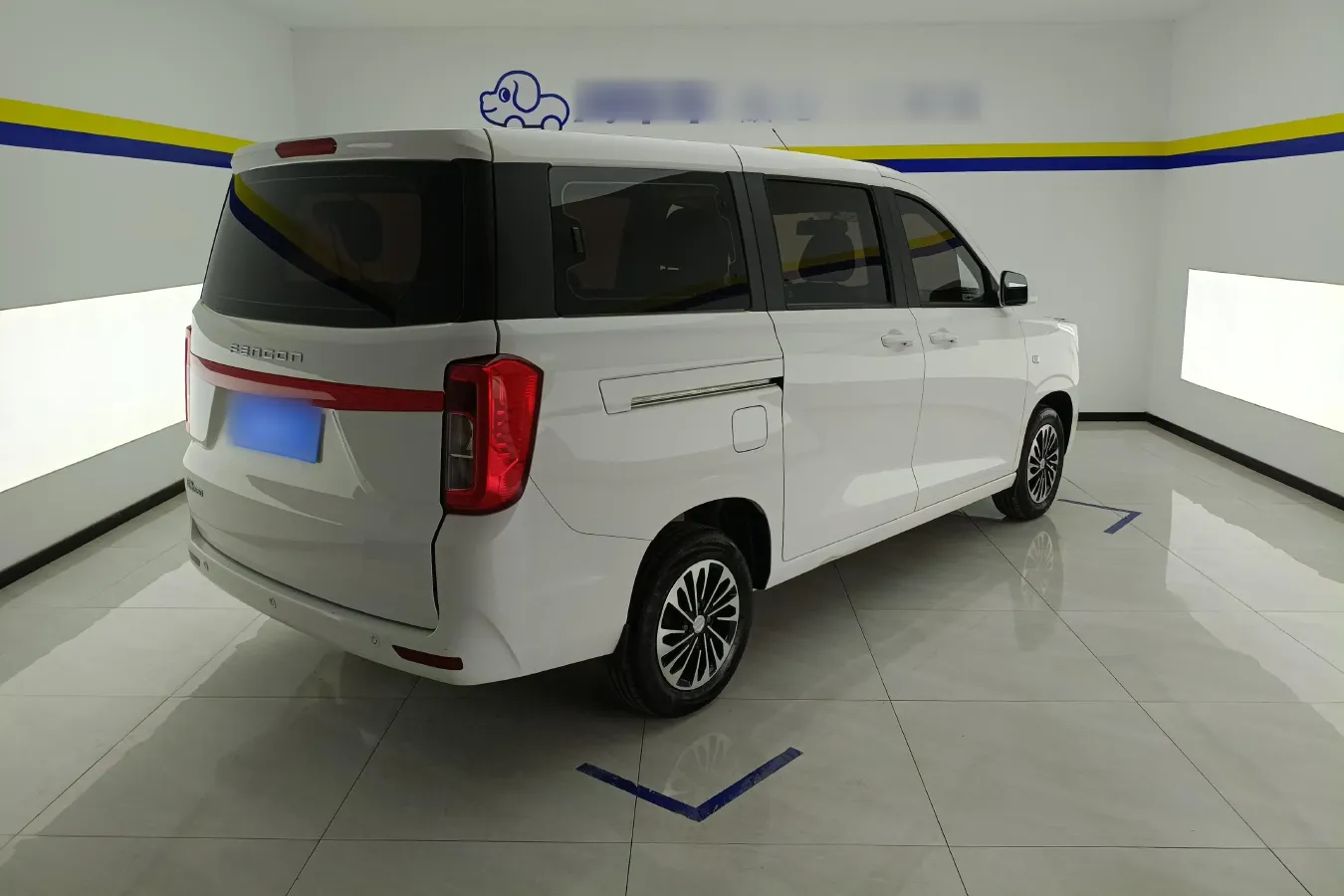 2022 DongFeng Fengon Fengon 380 1.5L 112HP L4 5MT,autocango,china used car exporter,china ev exporter,chinese used car exporter,chinese used ev exporter