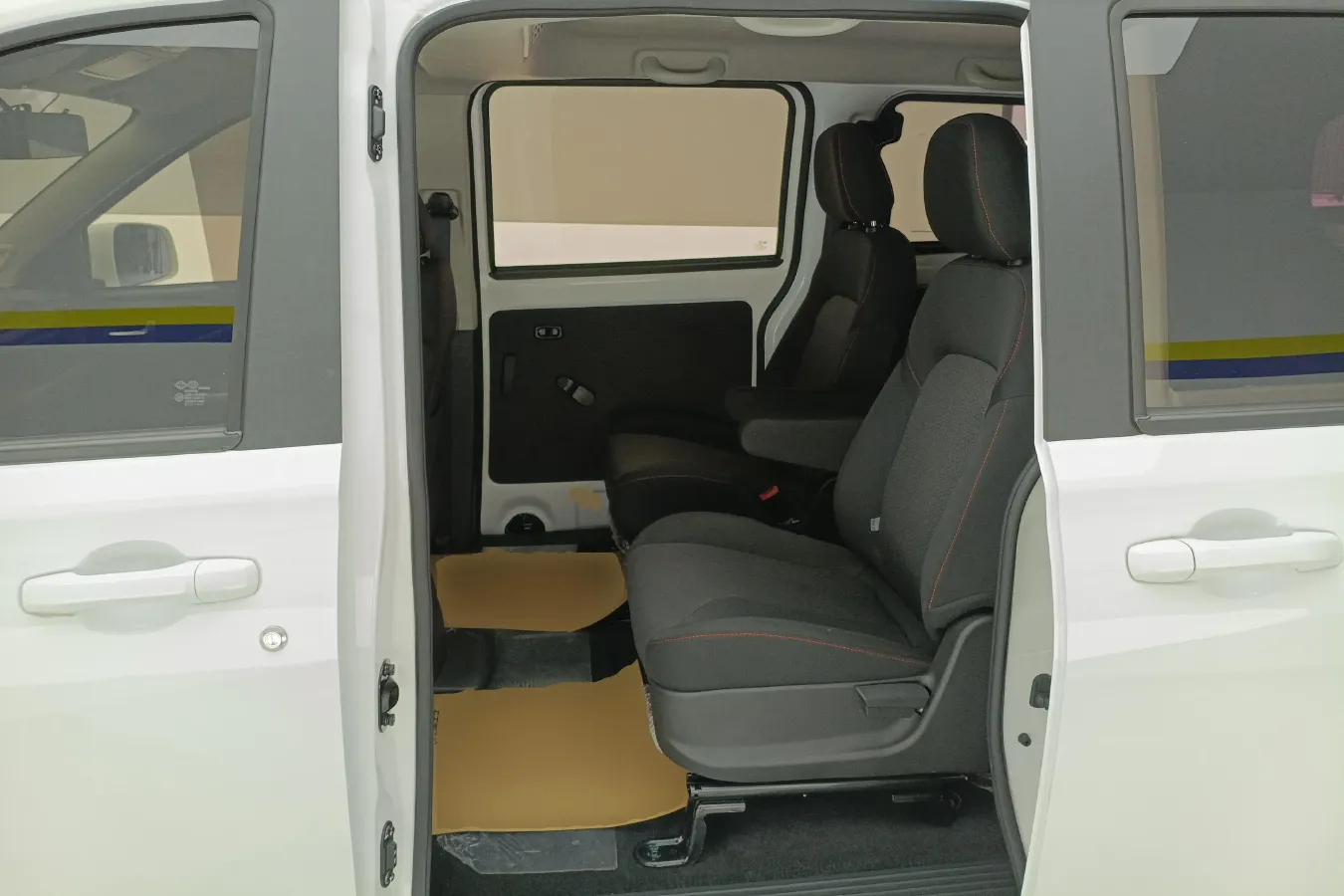 2022 DongFeng Fengon Fengon 380 1.5L 112HP L4 5MT,autocango,china used car exporter,china ev exporter,chinese used car exporter,chinese used ev exporter