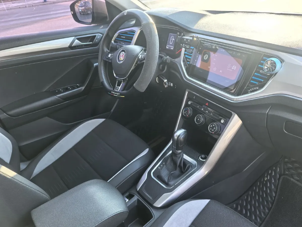 2020 Volkswagen T-Roc 1.4T 131HP L4 7DCT,autocango,china used car exporter,china ev exporter,chinese used car exporter,chinese used ev exporter