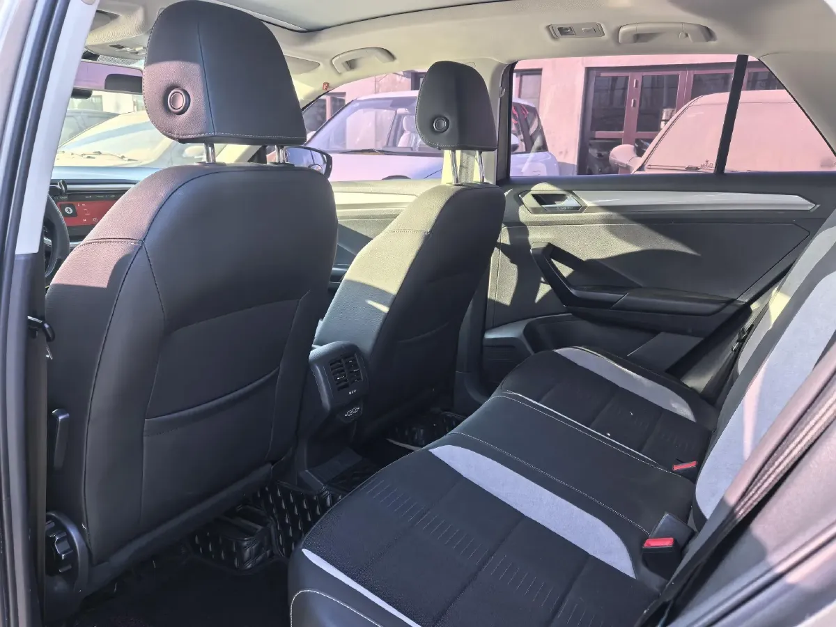 2020 Volkswagen T-Roc 1.4T 131HP L4 7DCT,autocango,china used car exporter,china ev exporter,chinese used car exporter,chinese used ev exporter