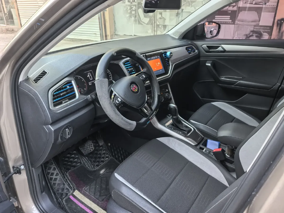 2020 Volkswagen T-Roc 1.4T 131HP L4 7DCT,autocango,china used car exporter,china ev exporter,chinese used car exporter,chinese used ev exporter