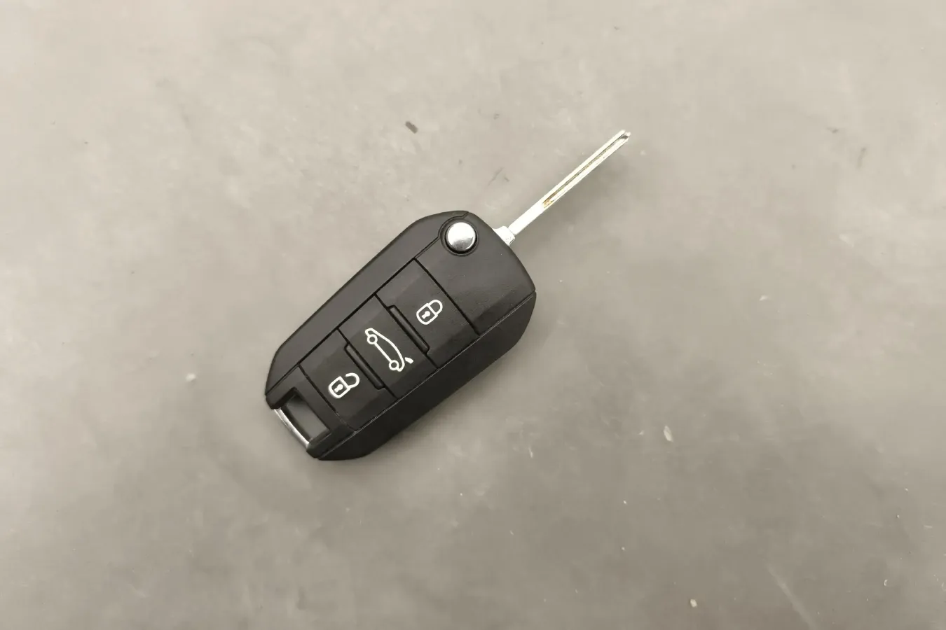 2015 Peugeot 3008 1.6T 167HP L4 6AT,autocango,china used car exporter,china ev exporter,chinese used car exporter,chinese used ev exporter