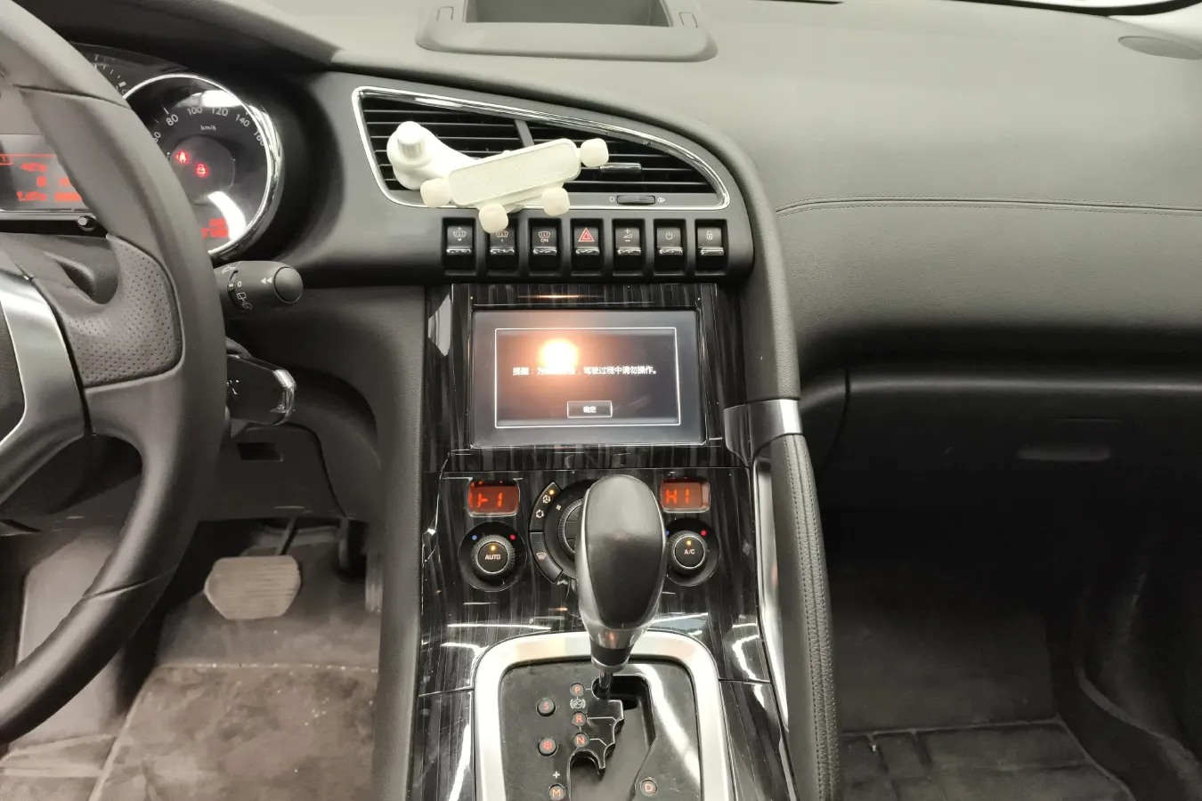 2015 Peugeot 3008 1.6T 167HP L4 6AT,autocango,china used car exporter,china ev exporter,chinese used car exporter,chinese used ev exporter