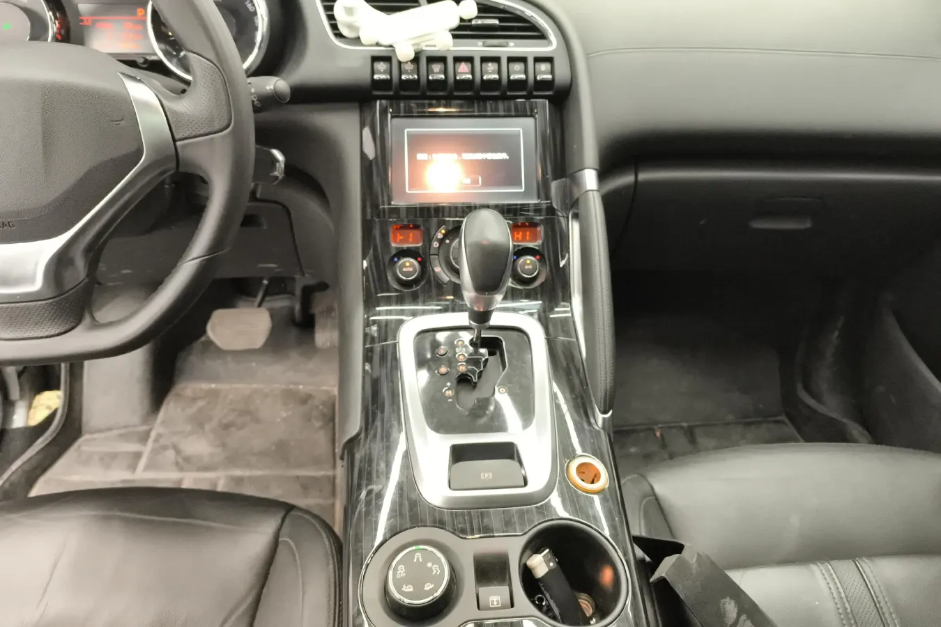 2015 Peugeot 3008 1.6T 167HP L4 6AT,autocango,china used car exporter,china ev exporter,chinese used car exporter,chinese used ev exporter