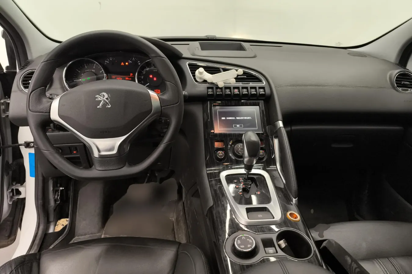 2015 Peugeot 3008 1.6T 167HP L4 6AT,autocango,china used car exporter,china ev exporter,chinese used car exporter,chinese used ev exporter