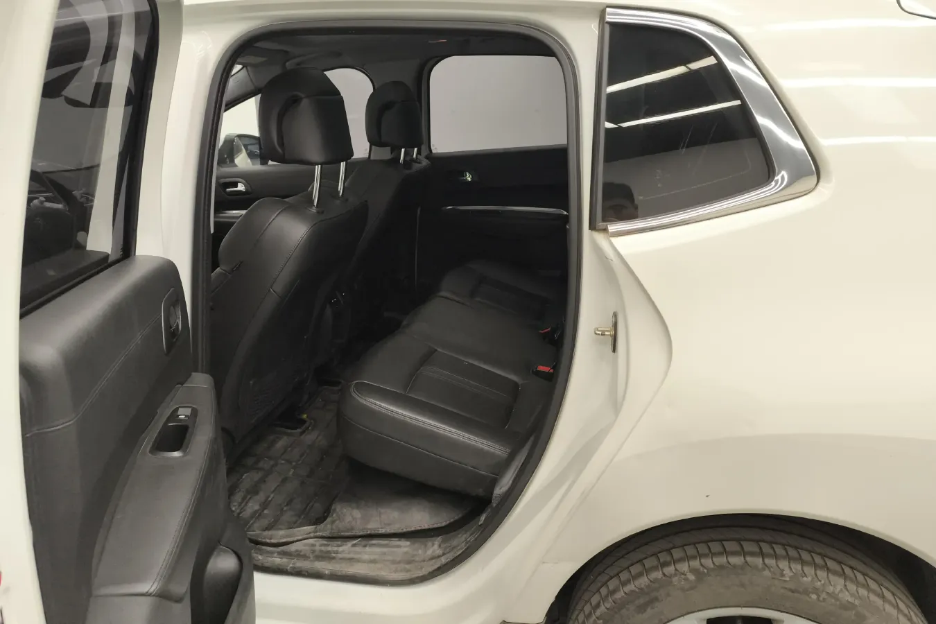 2015 Peugeot 3008 1.6T 167HP L4 6AT,autocango,china used car exporter,china ev exporter,chinese used car exporter,chinese used ev exporter