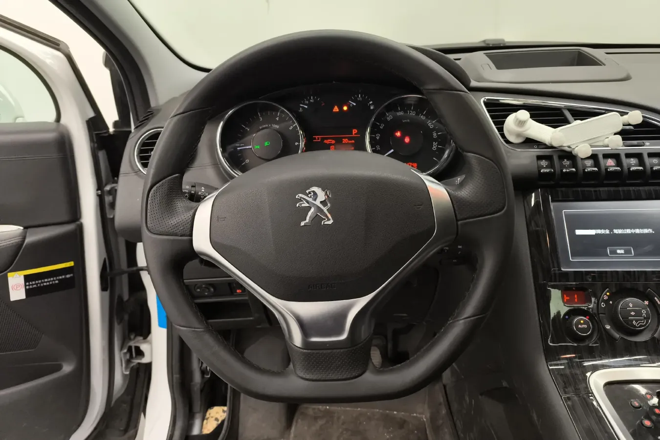 2015 Peugeot 3008 1.6T 167HP L4 6AT,autocango,china used car exporter,china ev exporter,chinese used car exporter,chinese used ev exporter