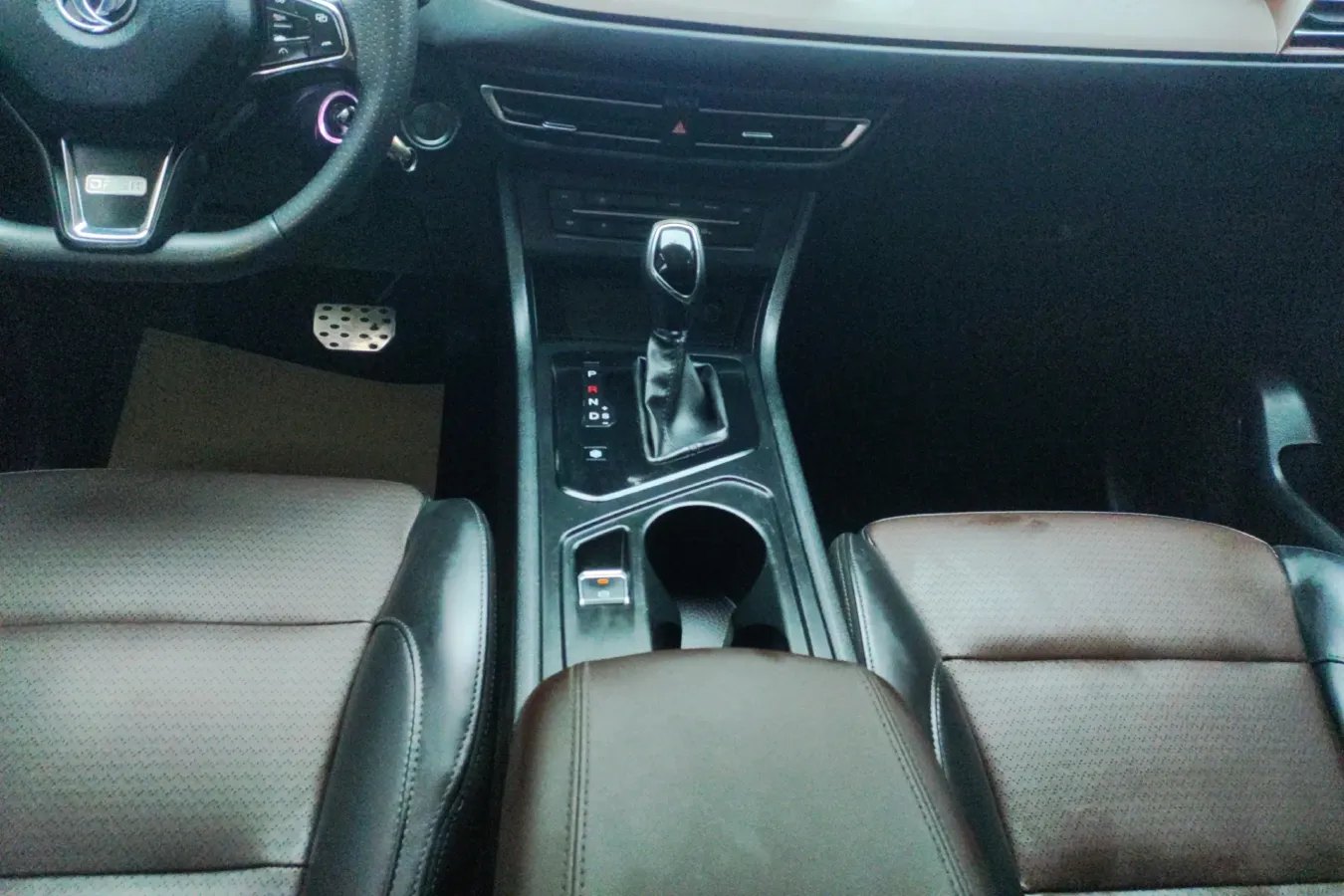 2021 DongFeng Fengon Fengon S560 2.0L 143HP L4 CVT,autocango,china used car exporter,china ev exporter,chinese used car exporter,chinese used ev exporter