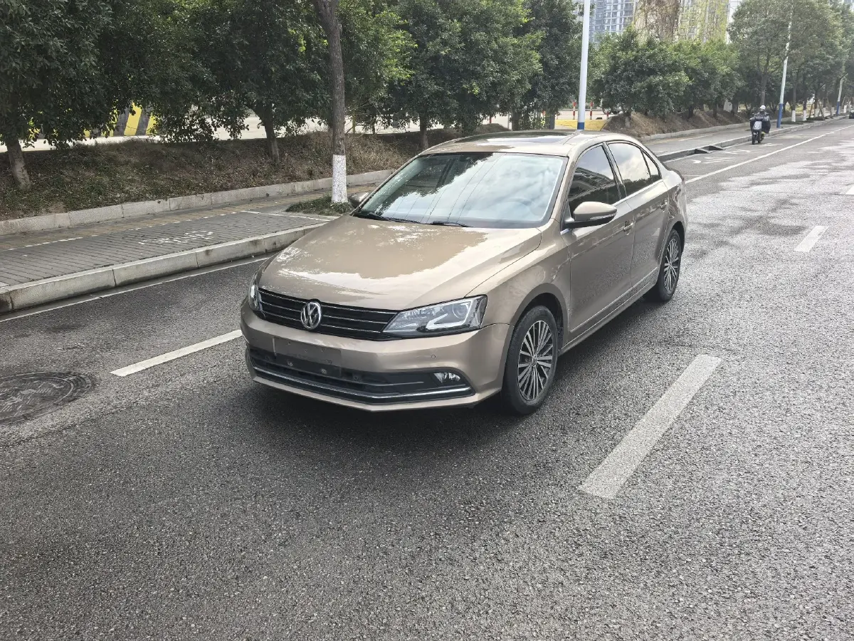 2017 Volkswagen Sagitar 1.4T 131HP L4 7DCT