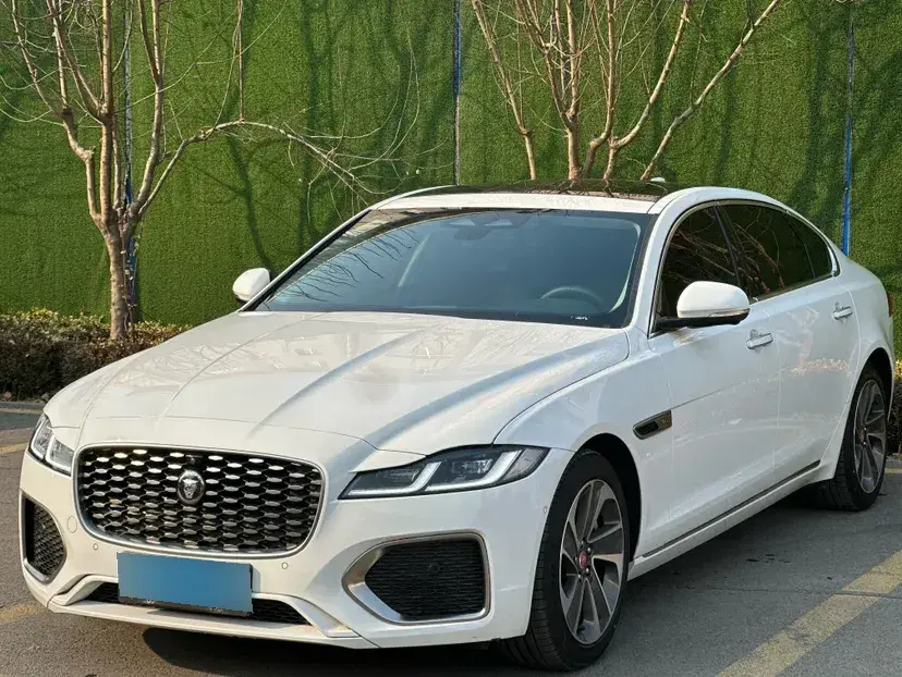2021 Jaguar XFL 2.0T 200HP L4 8AT