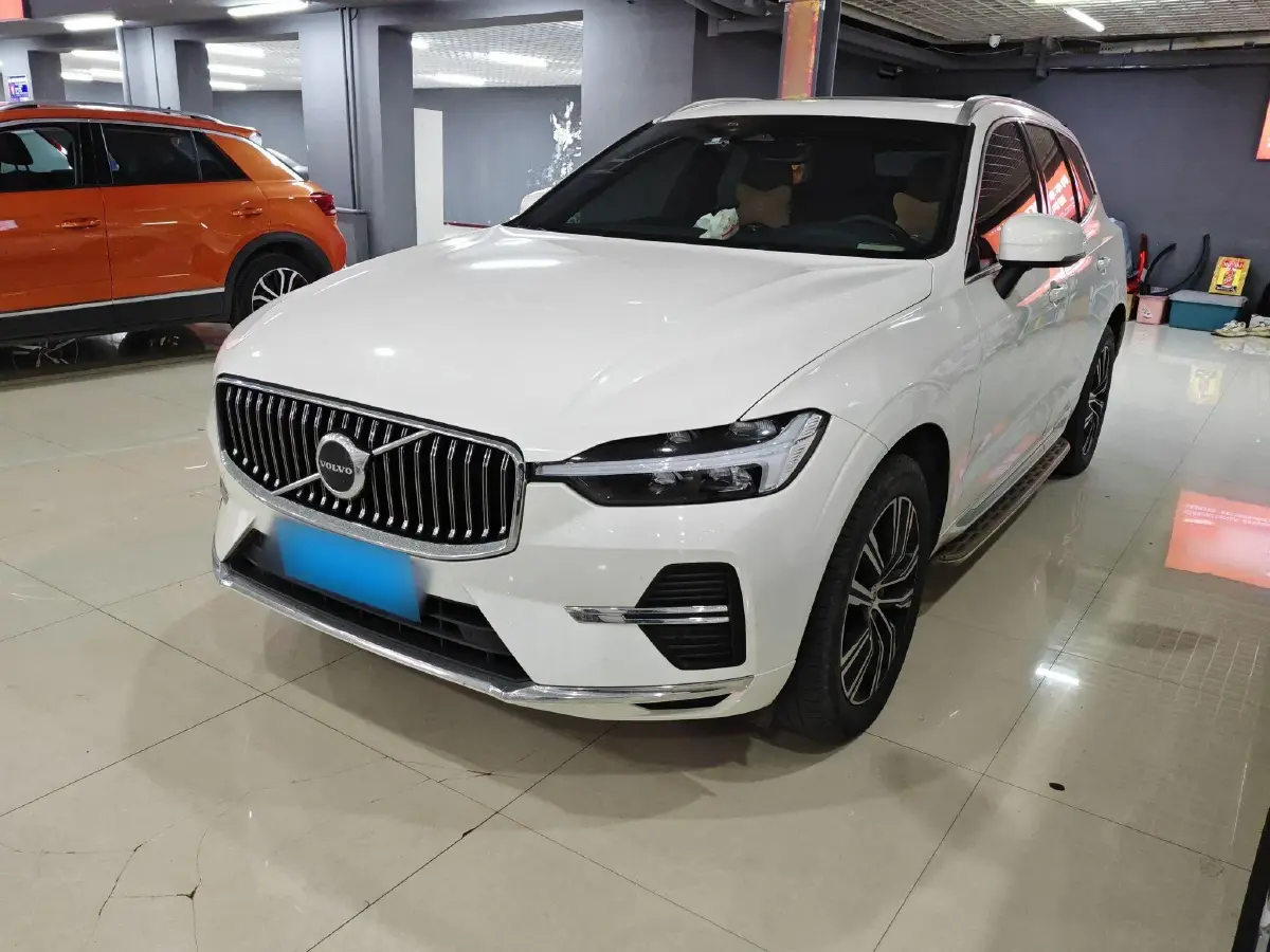 2022 Volvo XC60 2.0T 250HP L4 8AT