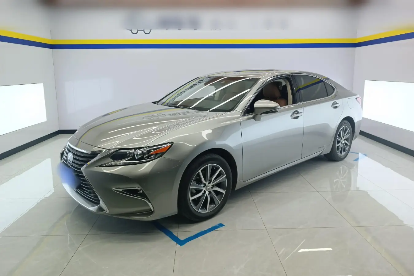 2015 Lexus ES 2.5L 160HP L4 E-CVT Hybrid