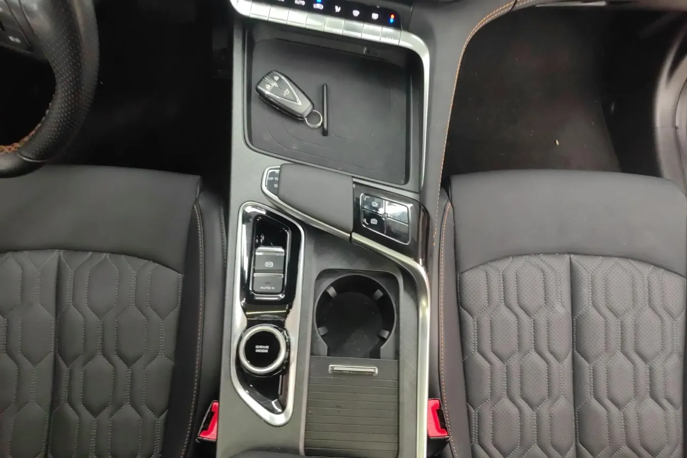 2022 ChangAn UNI-T 1.5T 188HP L4 7DCT,autocango,china used car exporter,china ev exporter,chinese used car exporter,chinese used ev exporter