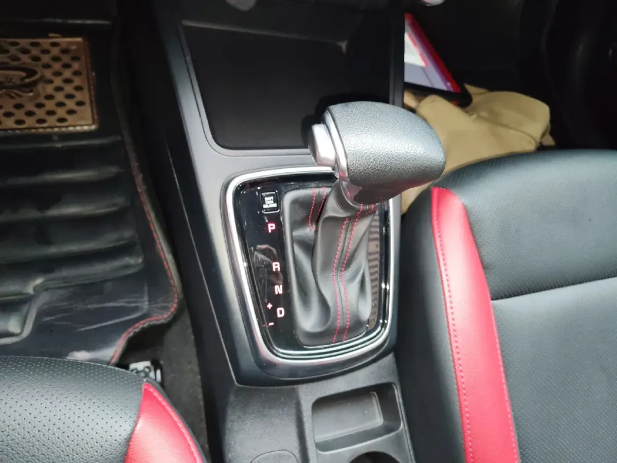 2017 Kia KX Cross 1.4L 100HP L4 6AT,autocango,china used car exporter,china ev exporter,chinese used car exporter,chinese used ev exporter