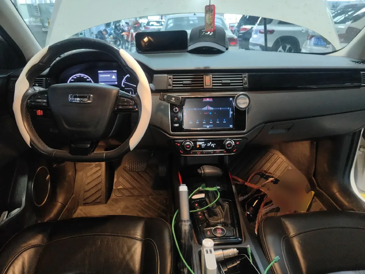 2015 Qoros 3 1.6T 156HP L4 6DCT,autocango,china used car exporter,china ev exporter,chinese used car exporter,chinese used ev exporter