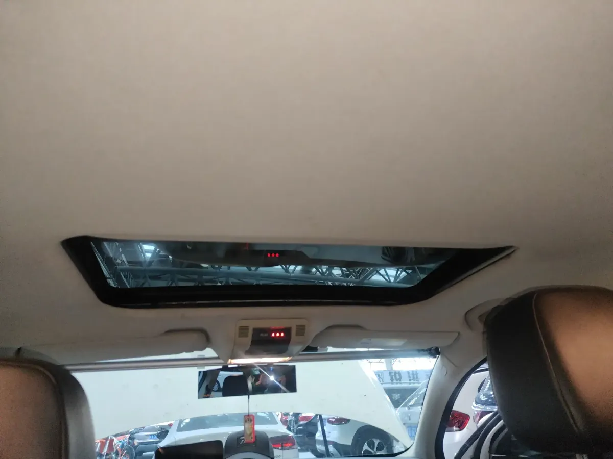 2015 Qoros 3 1.6T 156HP L4 6DCT,autocango,china used car exporter,china ev exporter,chinese used car exporter,chinese used ev exporter