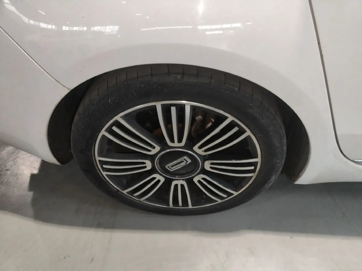 2015 Qoros 3 1.6T 156HP L4 6DCT,autocango,china used car exporter,china ev exporter,chinese used car exporter,chinese used ev exporter