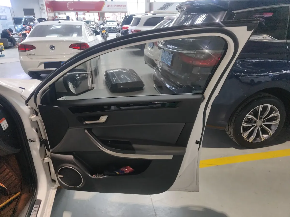 2015 Qoros 3 1.6T 156HP L4 6DCT,autocango,china used car exporter,china ev exporter,chinese used car exporter,chinese used ev exporter