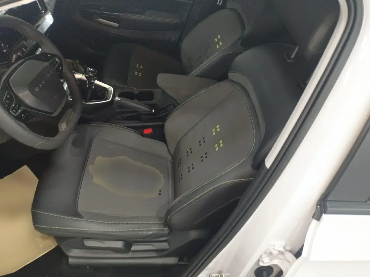 2019 BaoJun RM-5 1.5T 147HP L4 6MT,autocango,china used car exporter,china ev exporter,chinese used car exporter,chinese used ev exporter