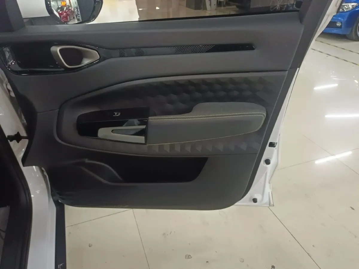 2019 BaoJun RM-5 1.5T 147HP L4 6MT,autocango,china used car exporter,china ev exporter,chinese used car exporter,chinese used ev exporter