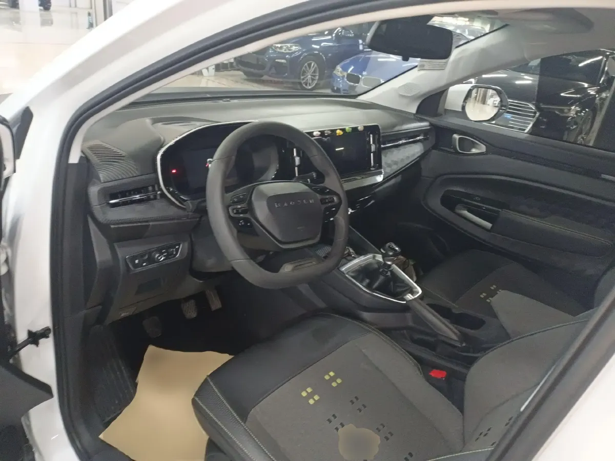2019 BaoJun RM-5 1.5T 147HP L4 6MT,autocango,china used car exporter,china ev exporter,chinese used car exporter,chinese used ev exporter