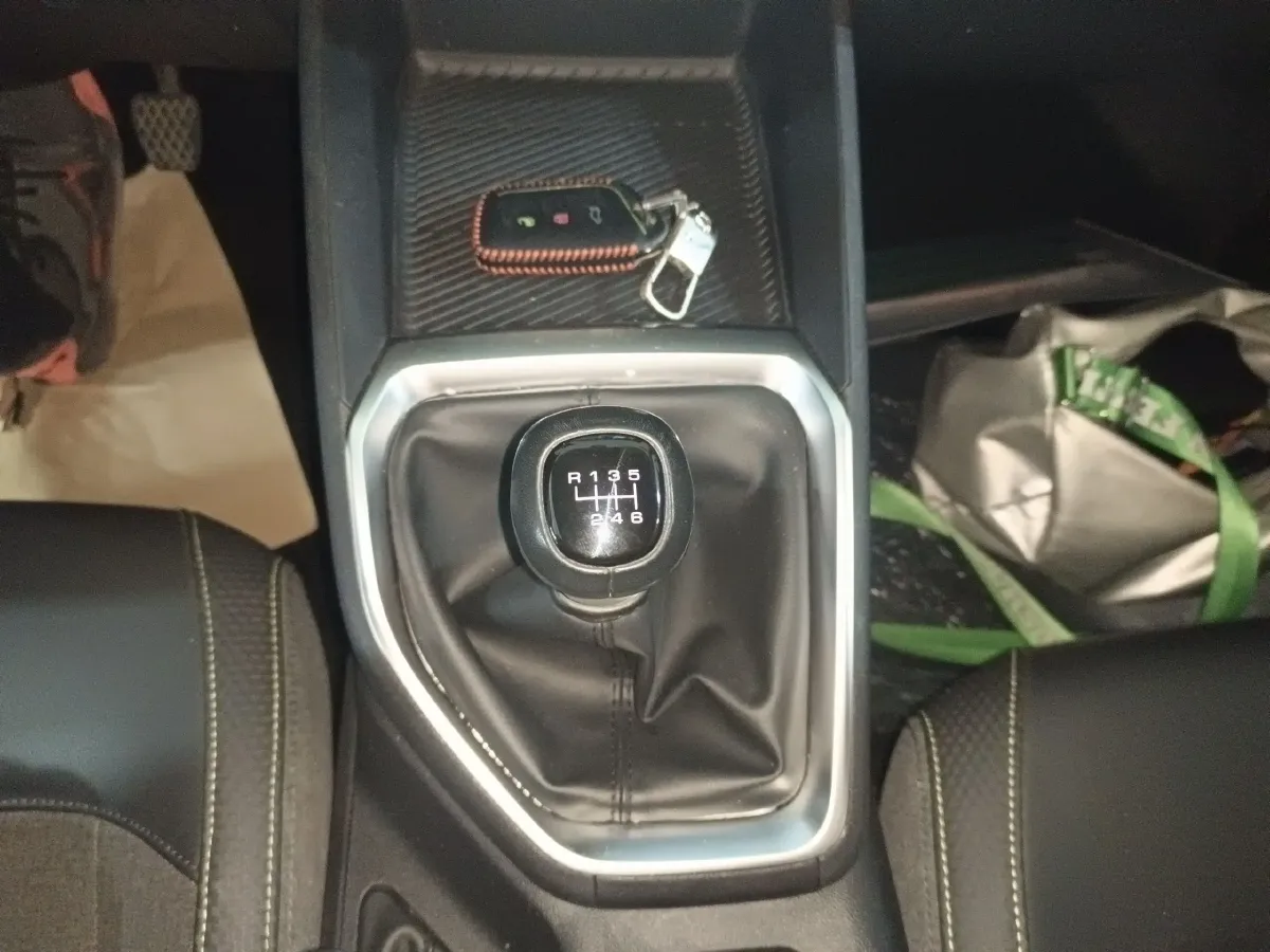 2019 BaoJun RM-5 1.5T 147HP L4 6MT,autocango,china used car exporter,china ev exporter,chinese used car exporter,chinese used ev exporter