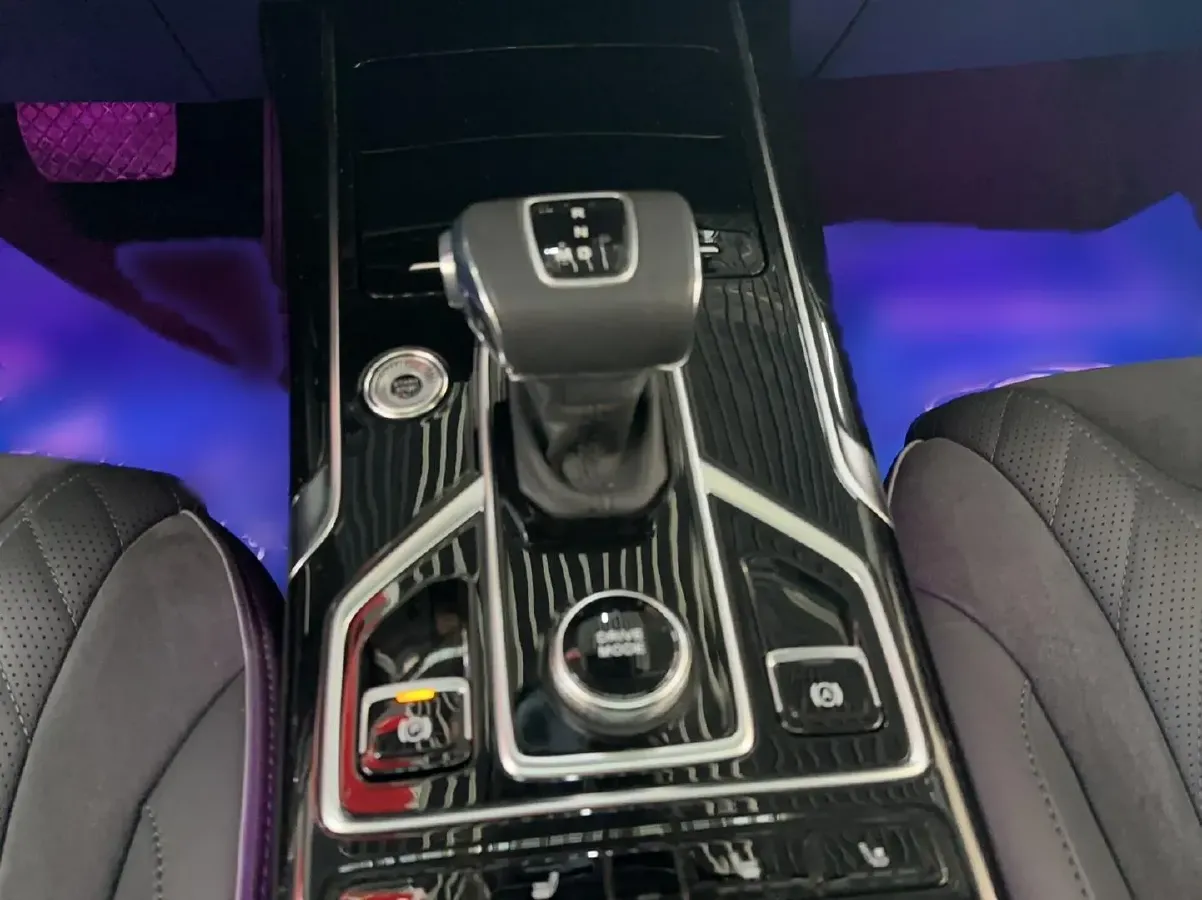 2022 HongQi HS5 2.0T 224HP L4 6AT,autocango,china used car exporter,china ev exporter,chinese used car exporter,chinese used ev exporter