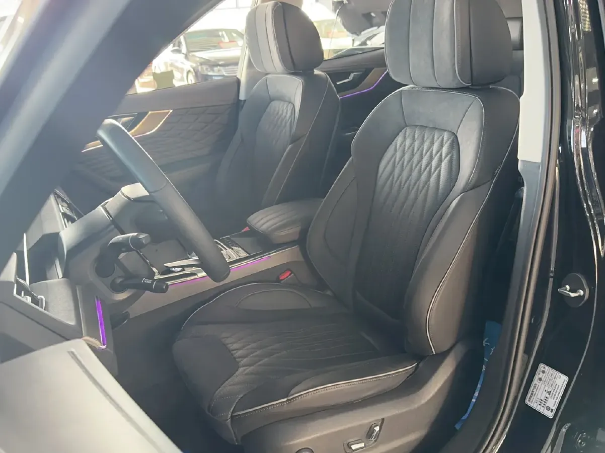 2022 HongQi HS5 2.0T 224HP L4 6AT,autocango,china used car exporter,china ev exporter,chinese used car exporter,chinese used ev exporter