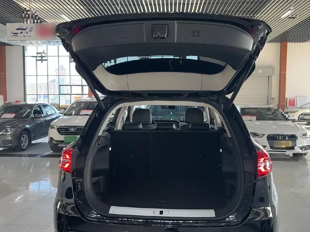 2022 HongQi HS5 2.0T 224HP L4 6AT,autocango,china used car exporter,china ev exporter,chinese used car exporter,chinese used ev exporter