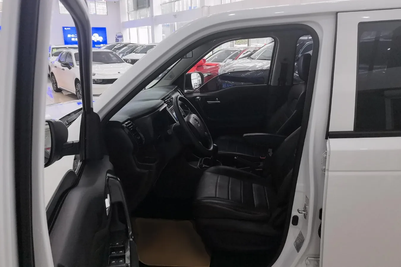2018 ChangAn Oshan X70A 1.5L 107HP L4 5MT,autocango,china used car exporter,china ev exporter,chinese used car exporter,chinese used ev exporter