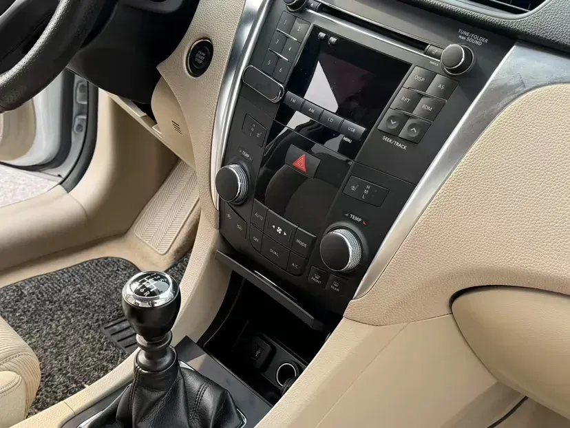 2011 Suzuki Kizashi 2.4L 178HP L4 6MT,autocango,china used car exporter,china ev exporter,chinese used car exporter,chinese used ev exporter