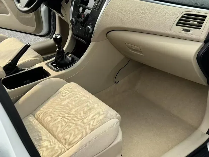 2011 Suzuki Kizashi 2.4L 178HP L4 6MT,autocango,china used car exporter,china ev exporter,chinese used car exporter,chinese used ev exporter