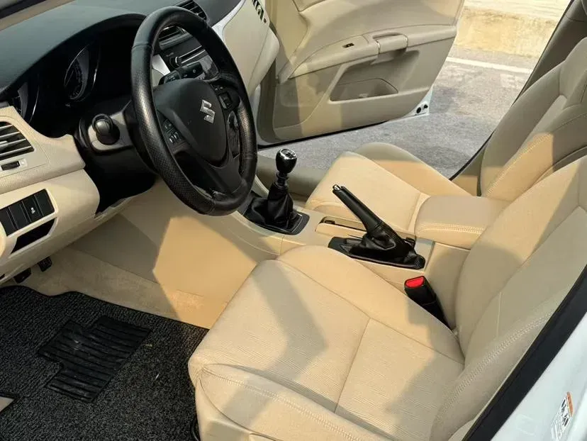 2011 Suzuki Kizashi 2.4L 178HP L4 6MT,autocango,china used car exporter,china ev exporter,chinese used car exporter,chinese used ev exporter